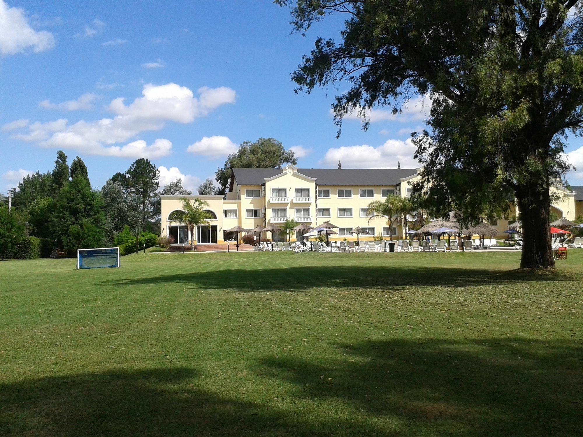 Howard Johnson By Wyndham Resort Pilar Пилар Екстериор снимка