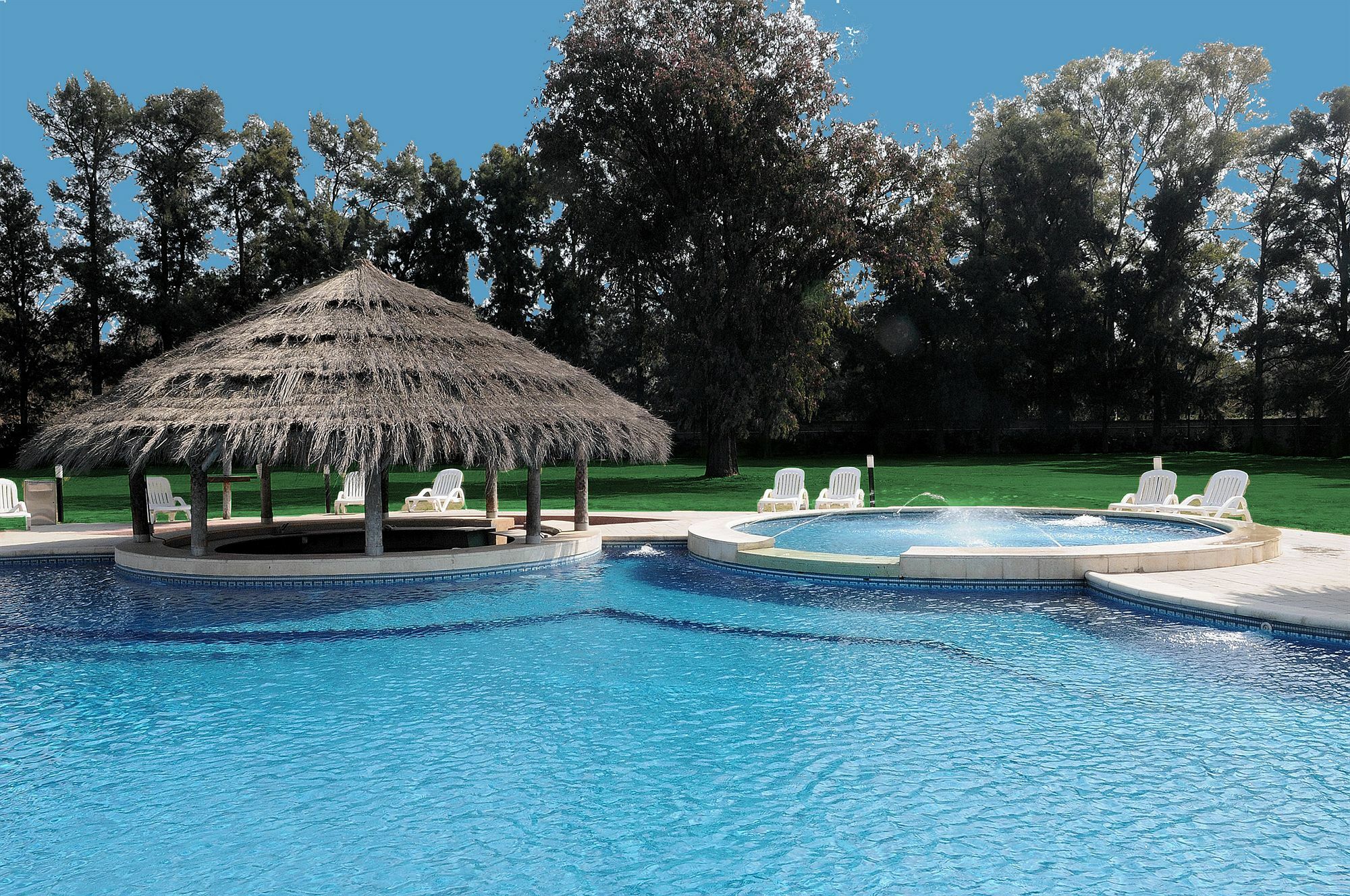 Howard Johnson By Wyndham Resort Pilar Пилар Екстериор снимка